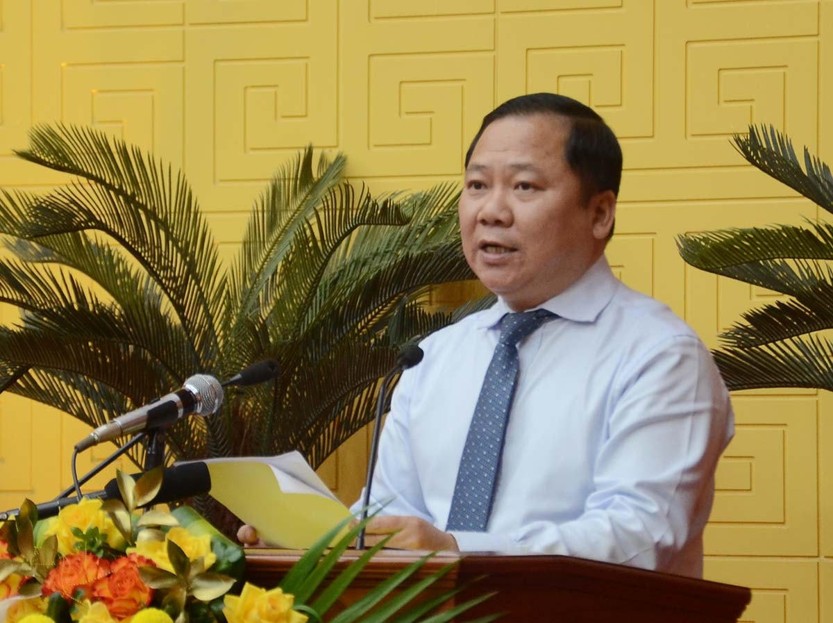 Bí thư Tỉnh uỷ Hoà Bình Nguyễn Phi Long phát biểu chỉ đạo tại Kỳ họp.