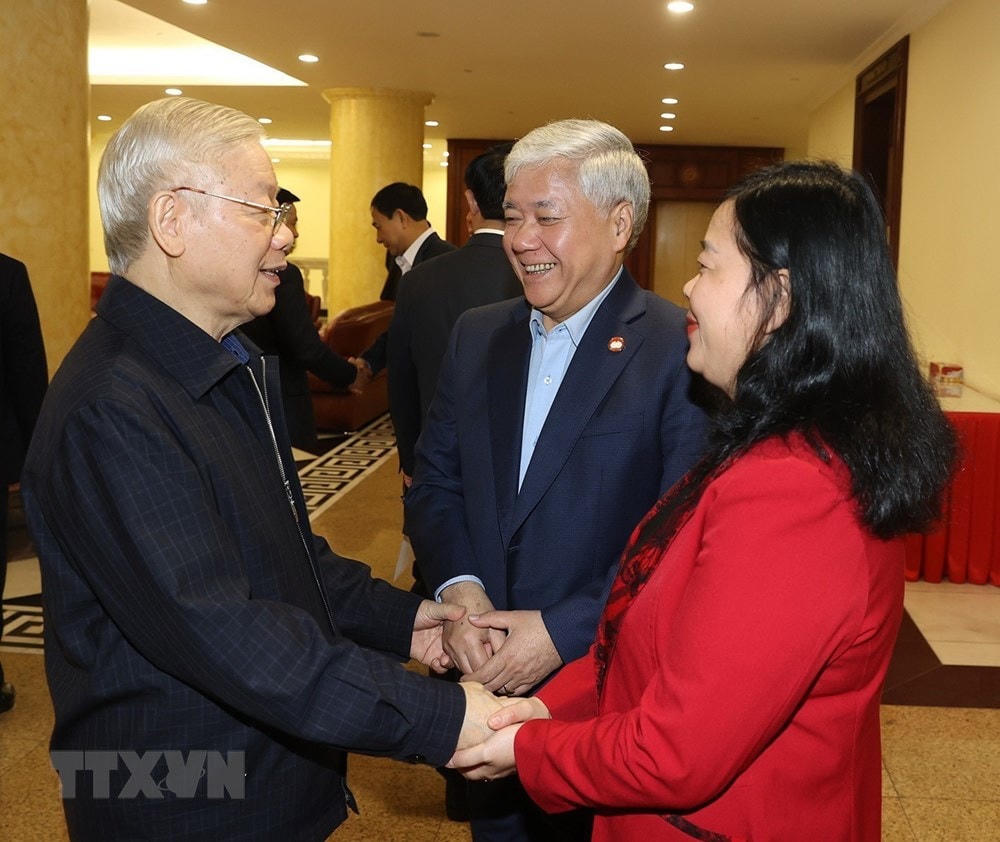 Tổng Bí thư Nguyễn Phú Trọng với các đồng chí Ban Bí thư dự cuộc họp. (Ảnh: Trí Dũng/TTXVN).