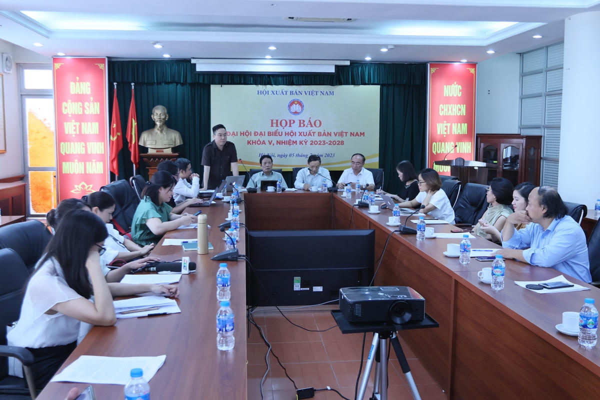 Quang cảnh cuộc họp. 