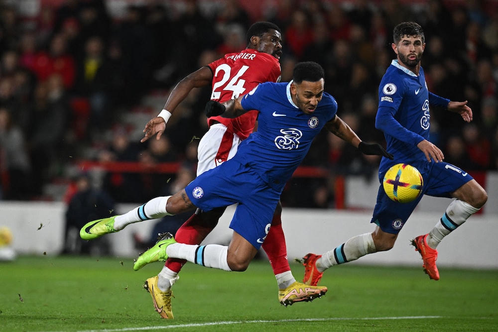 Chelsea gây thất vọng khi chia điểm với đối thủ yếu Nottingham Forest.