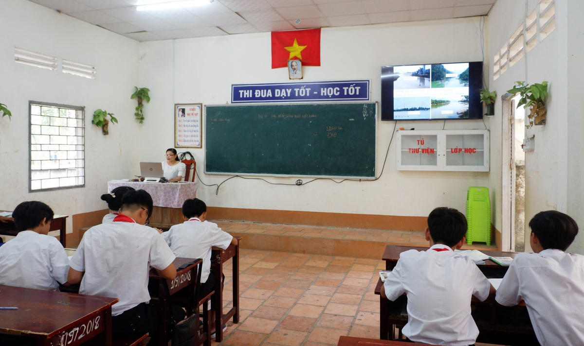 Trường Tiểu học - Trung học cơ sở Thổ Châu được quan tâm trang bị đầy đủ phương tiện phục vụ giảng dạy, học tập. 
