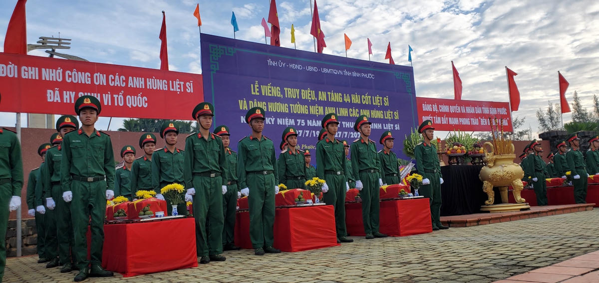 Bình Phước truy điệu, an táng 44 hài cốt liệt sĩ về nơi an nghỉ cuối cùng