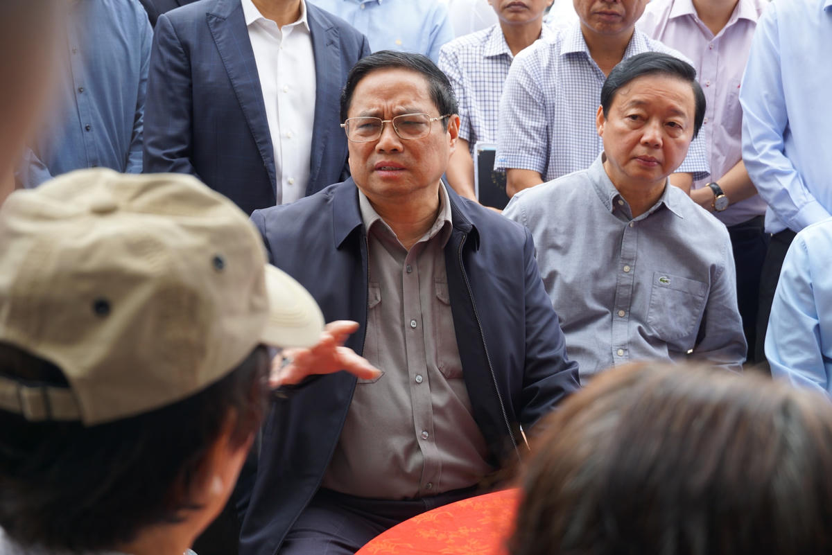 Thủ tướng trăn trở và đề nghị lãnh đạo tỉnh, địa phương nắm chắc các vấn đề khó khăn của nhân dân để tháo gỡ các vướng mắc phù hợp với tình hình thực tế. Ảnh: Mạnh Thìn.