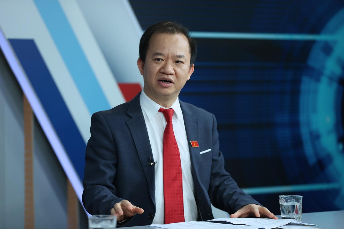 PGS.TS Bùi Hoài Sơn, Ủy viên Thường trực Ủy ban Văn hóa, Giáo dục của Quốc hội.  