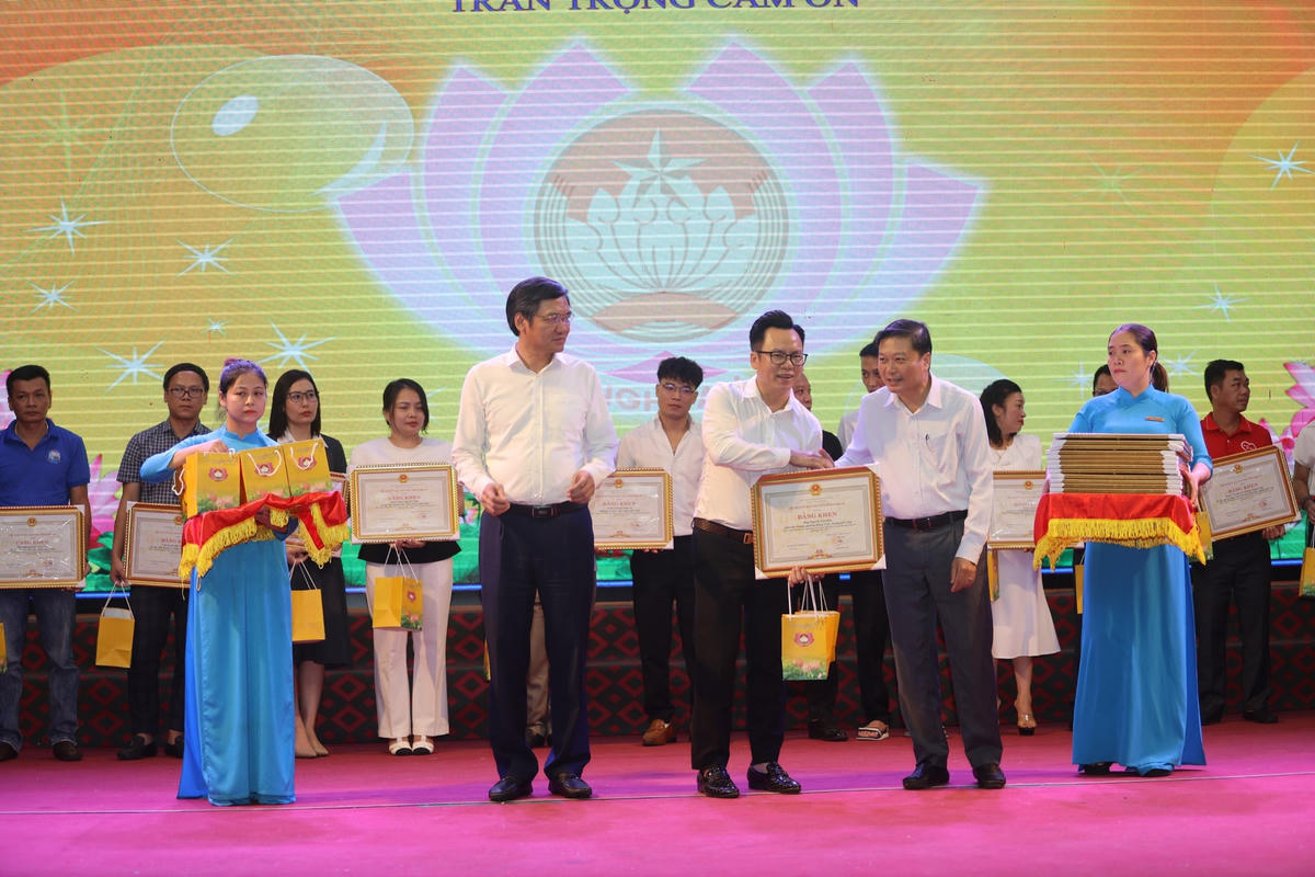 Công tác thiện nguyện là một phần trông công tác xoá đói giảm nghèo của tỉnh Nghệ An nhiều năm qua. Ảnh: Điền Bắc.