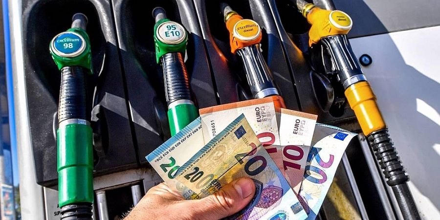 Khủng hoảng năng lượng khiến đồng tiền chung châu Âu xuống giá. Ảnh: AFP.
