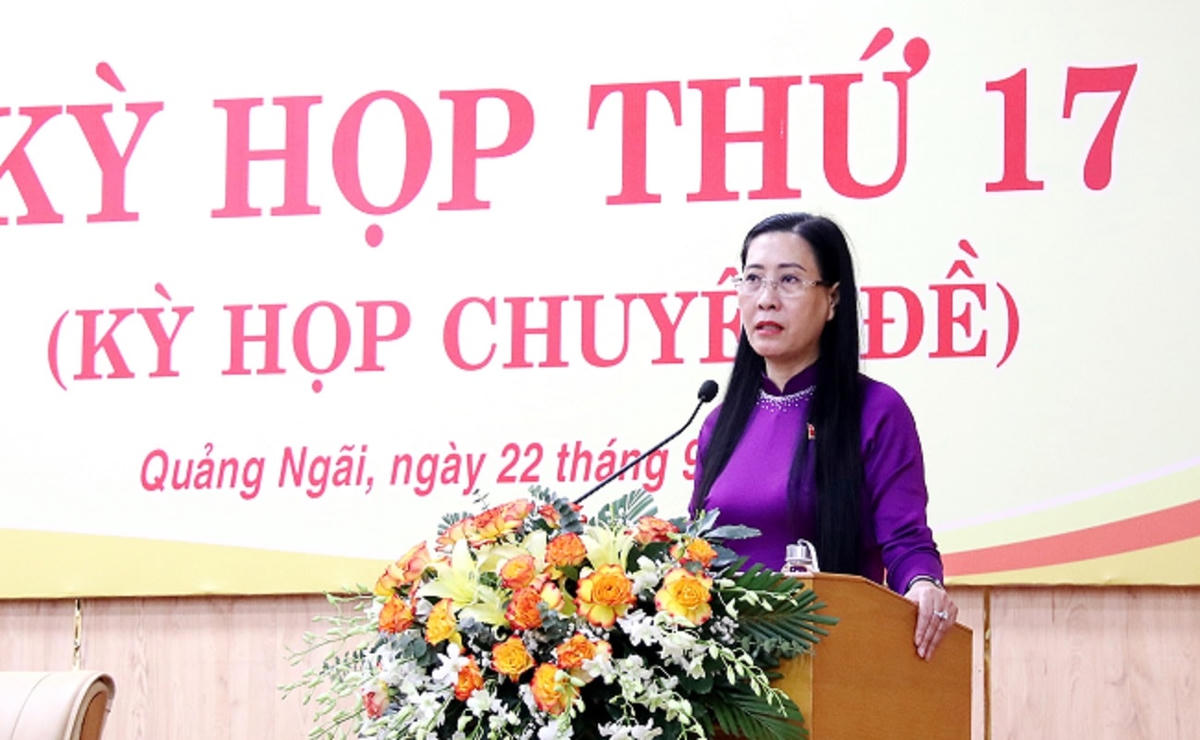 Bà Bùi Thị Quỳnh Vân, Bí thư Tỉnh ủy Quảng Ngãi phát biểu khai mạc kỳ họp.