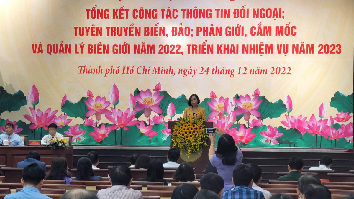 Đại biểu trình bày tham luận tại Hội nghị. (Ảnh: Hồng Phúc).