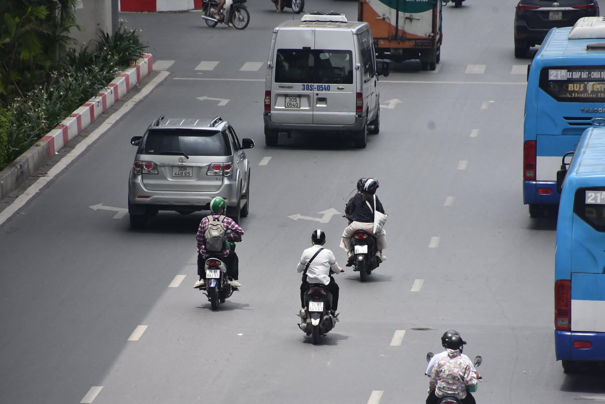 Tình trạng chạy sai làn diễn ra phổ biến trên đoạn đường này. 