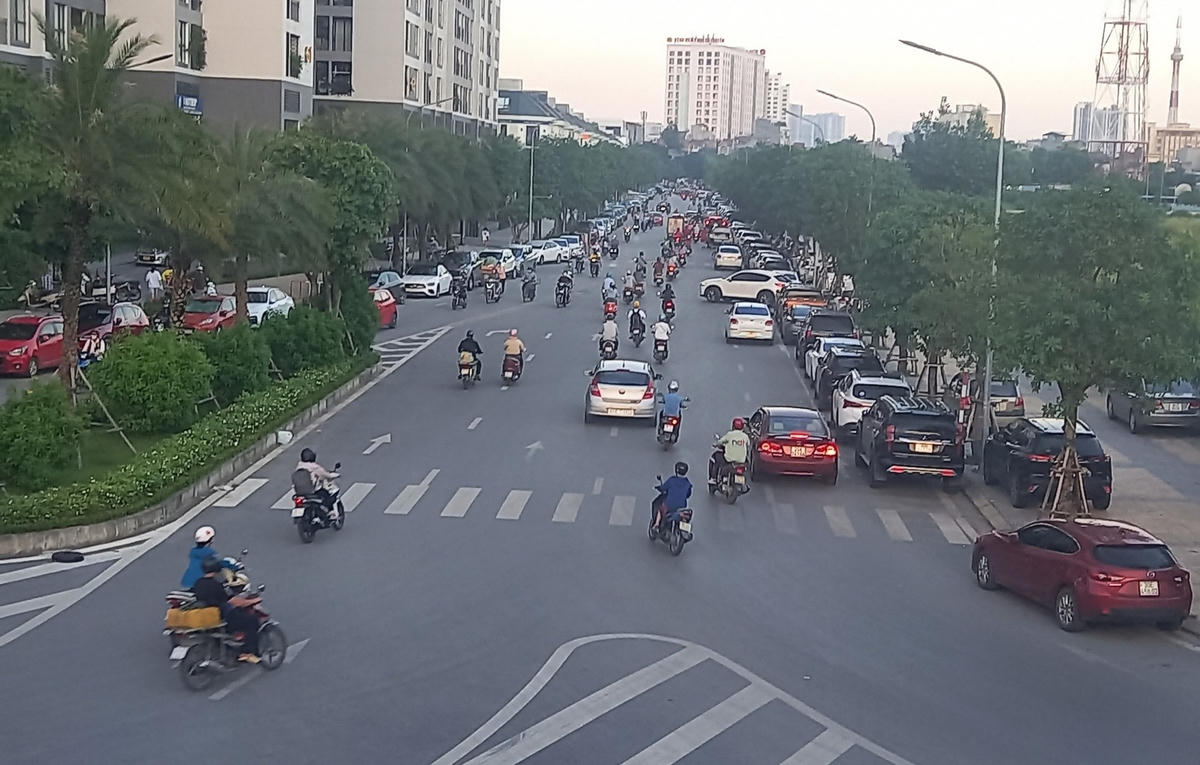 Một bãi xe gây mất an ninh trật tự, an toàn giao thông mà chưa được cơ quan chức năng xử lý dứt điểm.