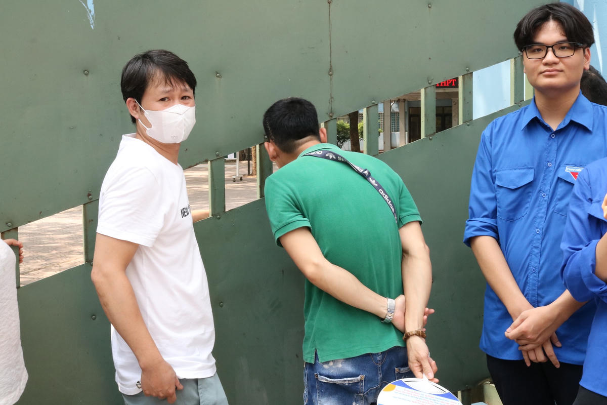 Thí sinh Hà Nội thở phào với đề thi môn Ngữ văn 