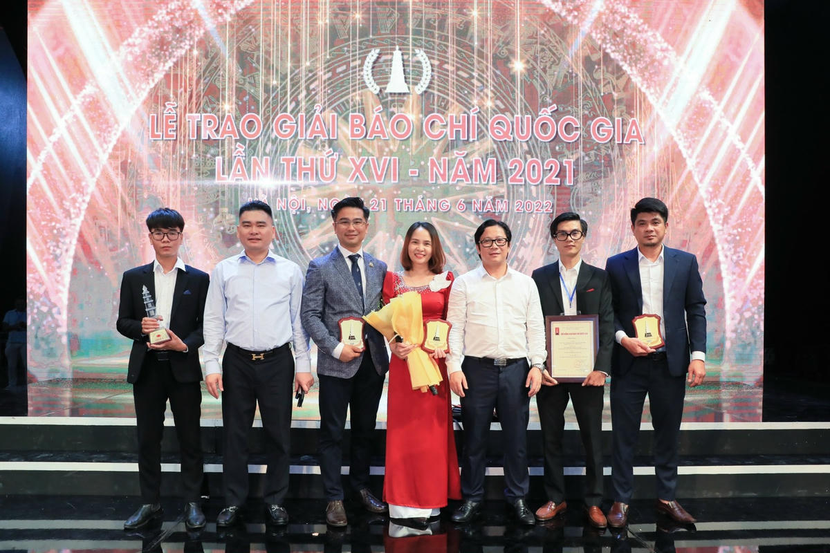 Ban Biên tập Báo Đại Đoàn Kết chia vui với nhóm tác giả đoạt giải A Giải Báo chí Quốc gia.