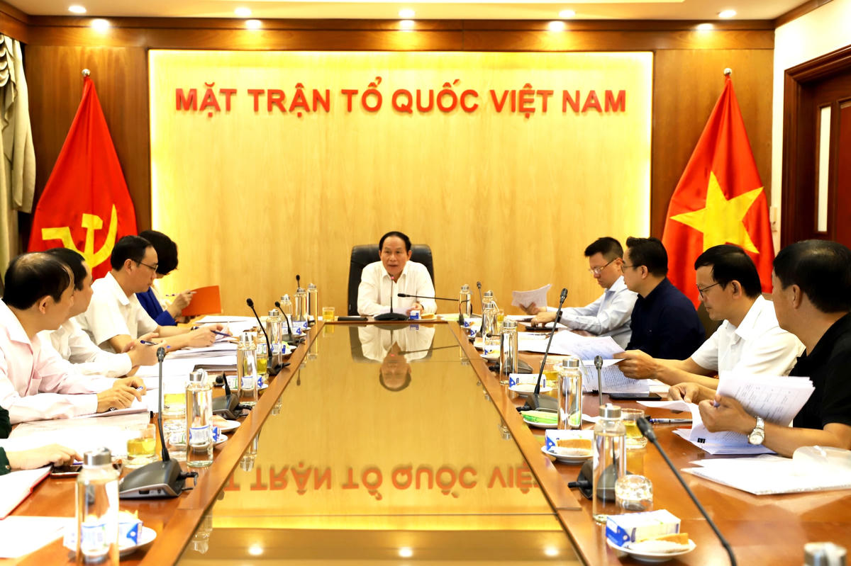  Quang cảnh cuộc họp.