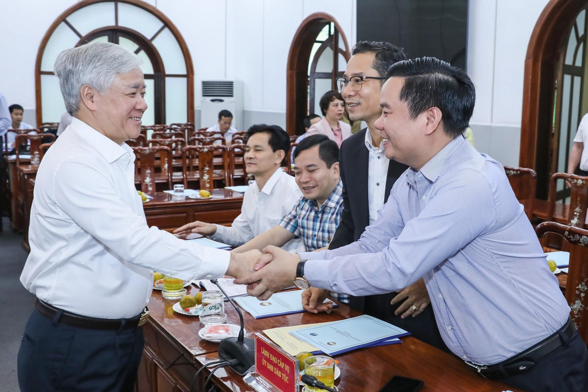 Bí thư Trung ương Đảng, Chủ tịch UBTƯ MTTQ Việt Nam Đỗ Văn Chiến và các đại biểu dự Hội nghị.