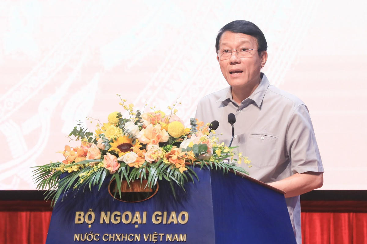 Thứ trưởng Bộ Công an Lương Tam Quang phát biểu tại hội nghị. (Ảnh: Quang Vinh).