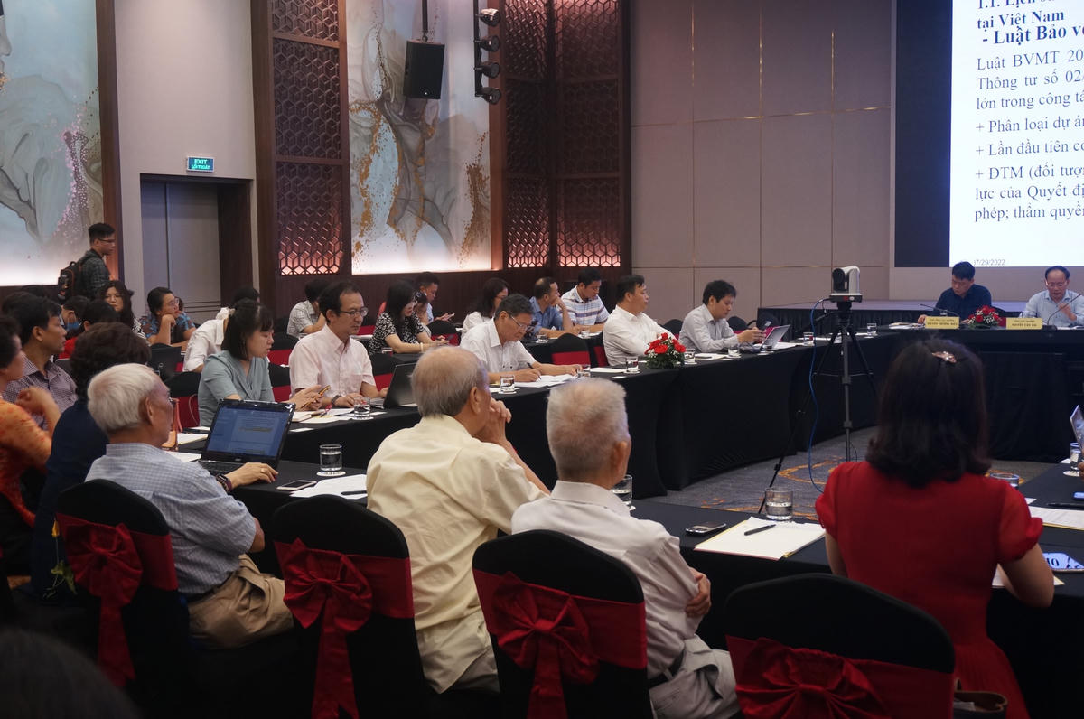 Các đại biểu tham dự hội thảo chuyên đề công tác quản lý Nhà nước về bảo vệ môi trường. 