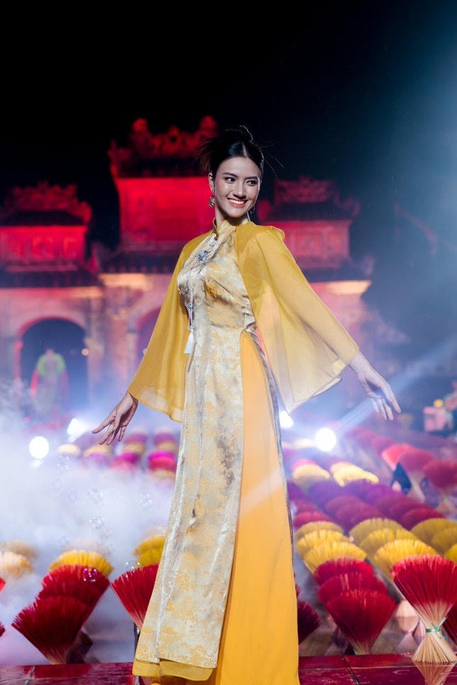 Minh Nhàn cũng là 1 trong Top 5 ứng viên sáng giá cho chiếc vương miện Hoa hậu Hòa bình 2023. 