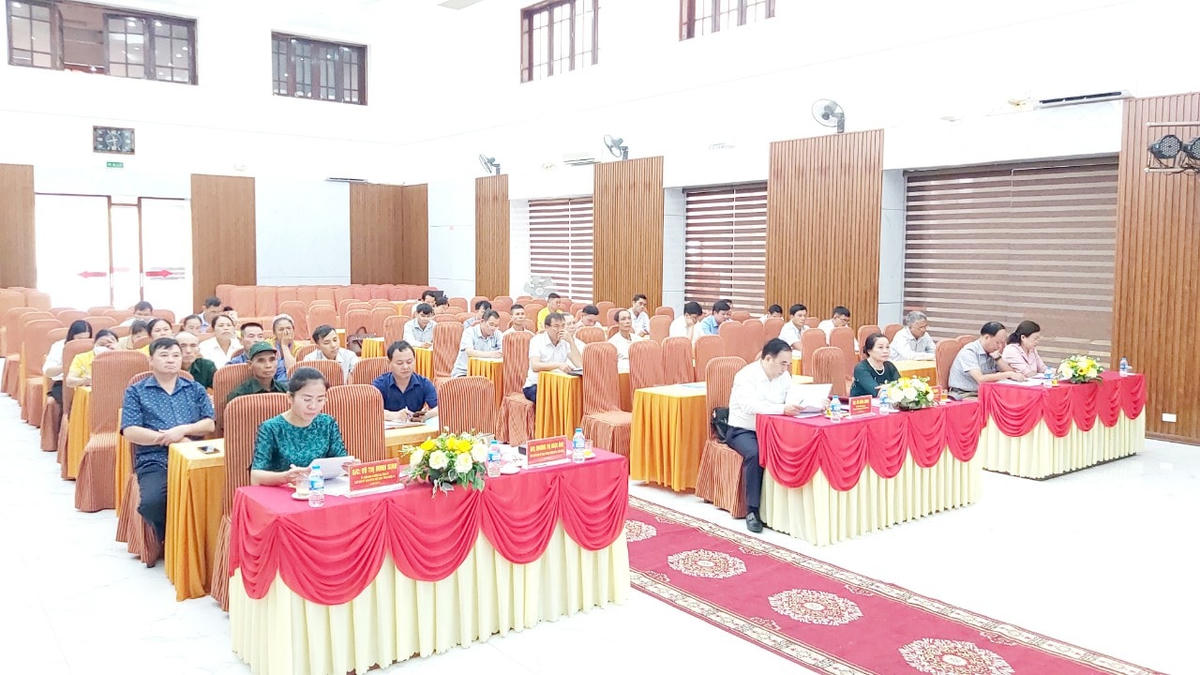 Đại diện lãnh đạo MTTQ 6 tỉnh Bắc Trung Bộ và các học viên tại Hội nghị tập huấn.