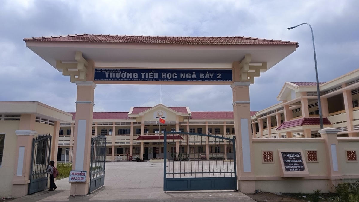 Công trình Trường Tiểu học Ngã Bảy 2 có tổng số vốn là 22,347 tỷ đồng, trong đó Agribank tài trợ là 13 tỷ đồng.