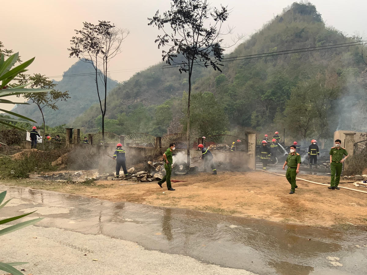 Hiện trường đám cháy tại TP Sơn La.