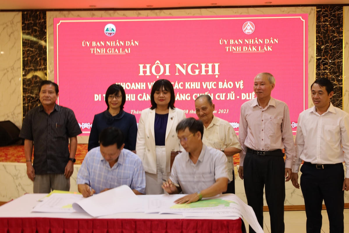 Các đơn vị thống nhất ký Biên bản và Bản đồ khoanh vùng các khu vực bảo vệ Di tích lịch sử Khu căn cứ kháng chiến Cư Jǔ - Dliê Ya.