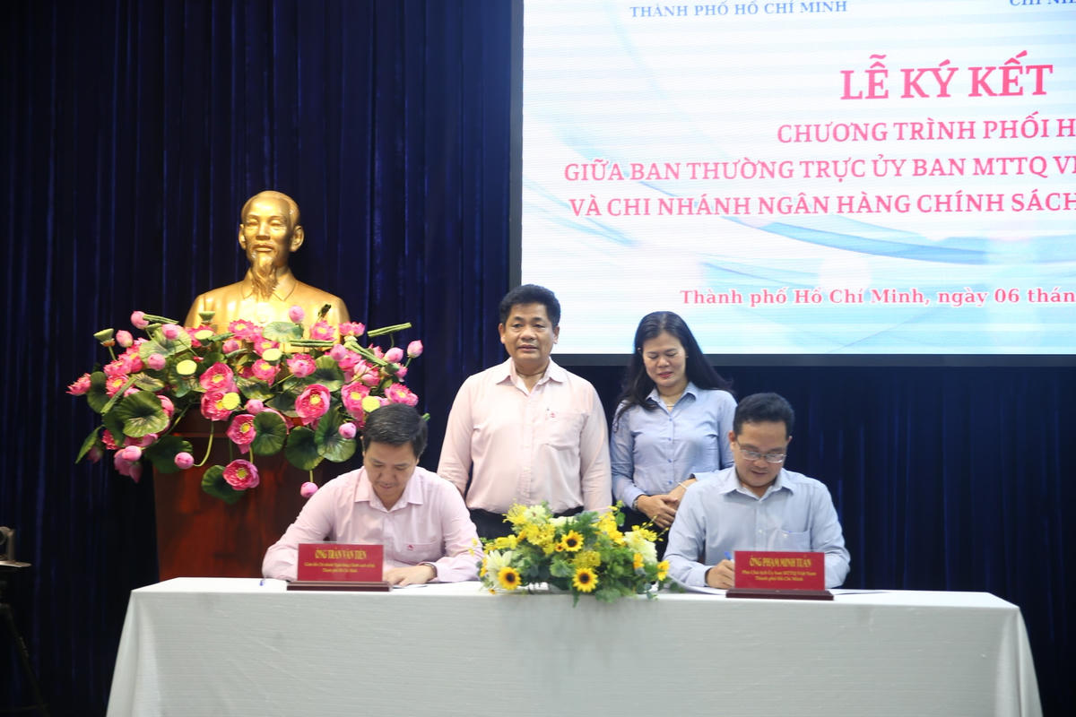 Hai bên ký kết Chương trình phối hợp giữa hai đơn vị thực hiện Chương trình giảm nghèo bền vững của Thành phố.
