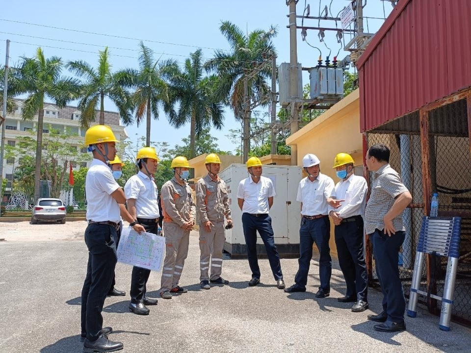 Điện lực TP Hải Dương kiểm tra lưới và phương án cấp điện tại Nhà thi đấu tỉnh Hải Dương phục vụ Seagame.