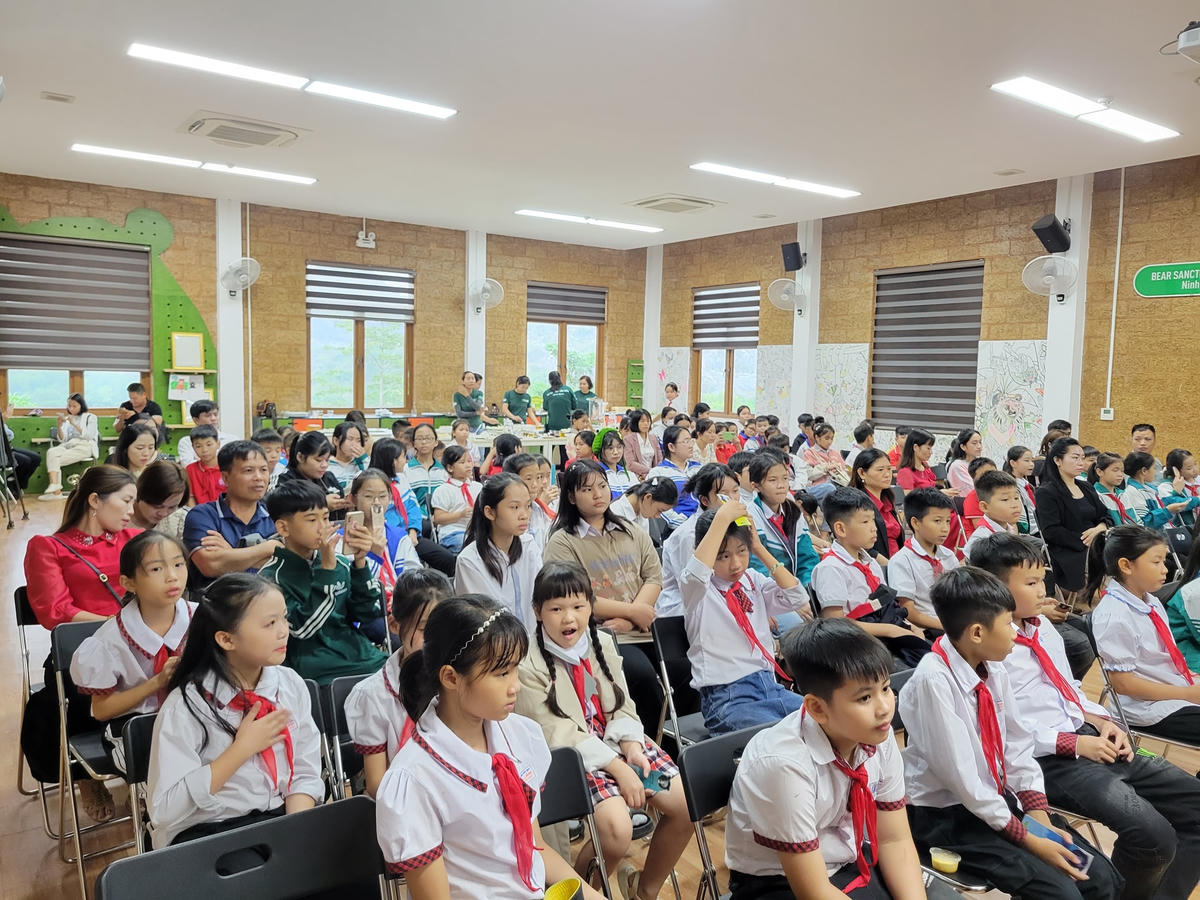 Lan tỏa tình yêu gấu thông qua những bức tranh
