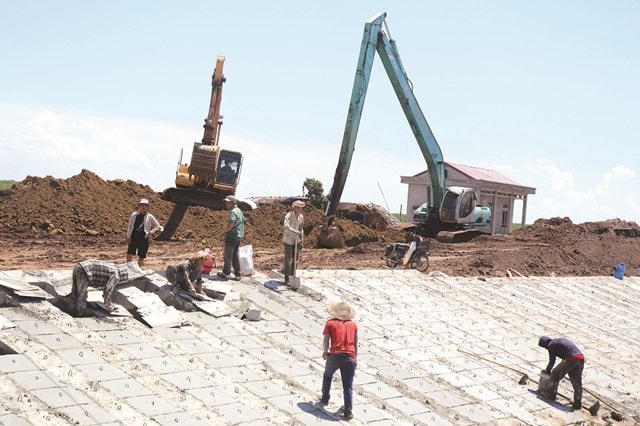 BCH PCTT và TKCN tỉnh Ninh Bình yêu cầu có phương án bảo vệ các công trình đang thi công dở dang theo phương châm "bốn tại chỗ".