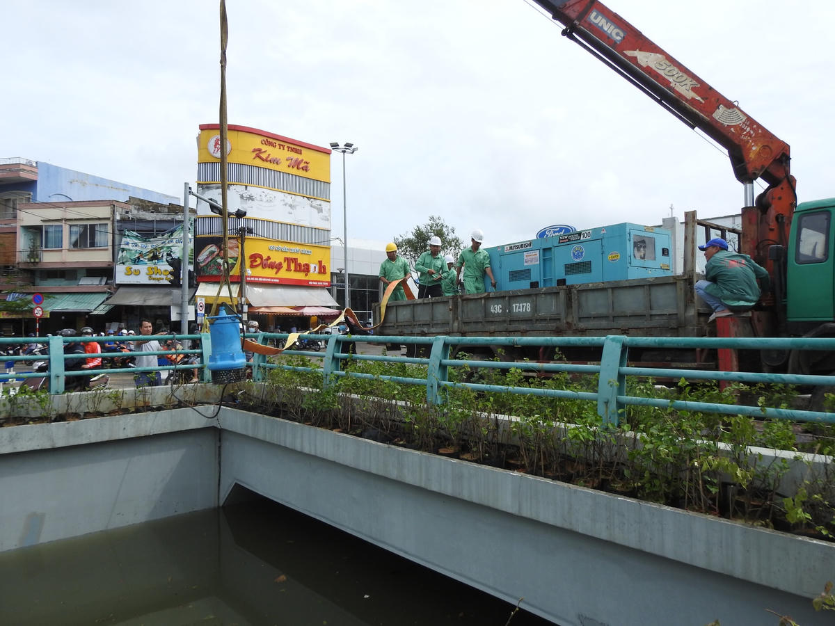 Đà Nẵng: Hầm chui 118 tỷ được giải cứu bằng máy bơm