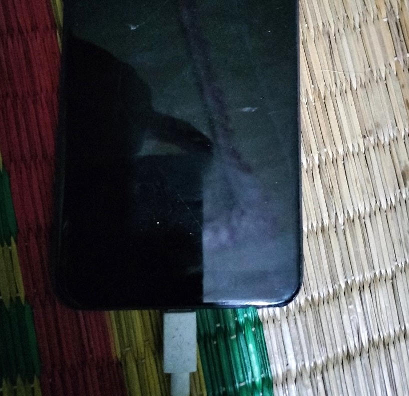 Đang sạc điện thoại. (Ảnh minh họa)