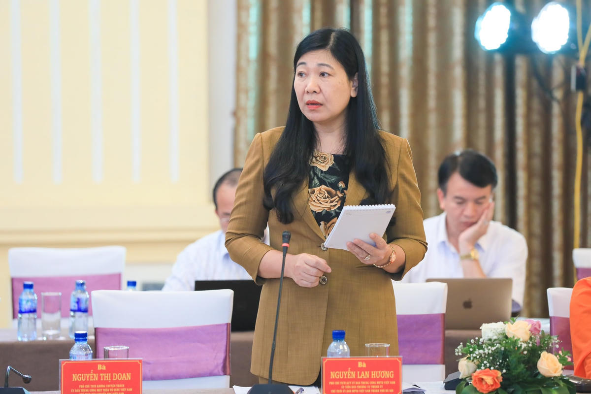 Bà Nguyễn Lan Hương, Chủ tịch Ủy ban MTTQ Việt Nam thành phố Hà Nội phát biểu tại Hội nghị. Ảnh: Quang Vinh.