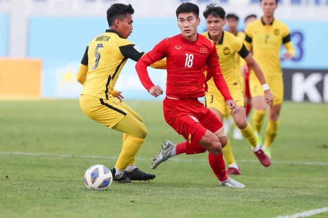 Nhâm Mạnh Dũng chơi đầy hiệu quả.