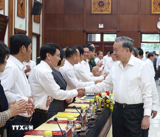 ttxvn-tong-bi-thu-to-lam-lam-viec-voi-ban-thuong-vu-tinh-uy-gia-lai-va-thuong-truc-tinh-uy-binh-dinh-0206-2.jpg