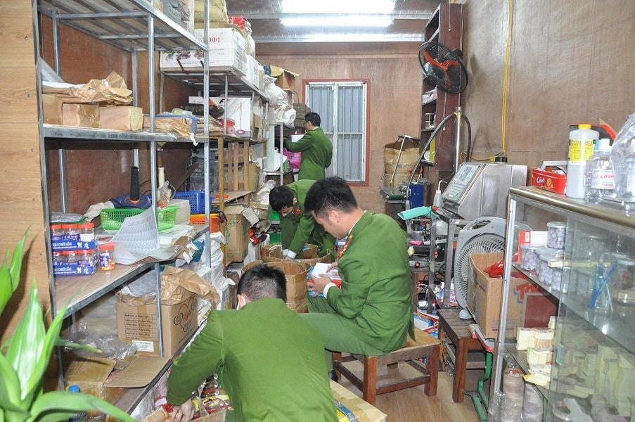 Cơ quan chức năng đã tiến hành thu giữ toàn bộ số hàng không có nguồn gốc xuất xứ.
