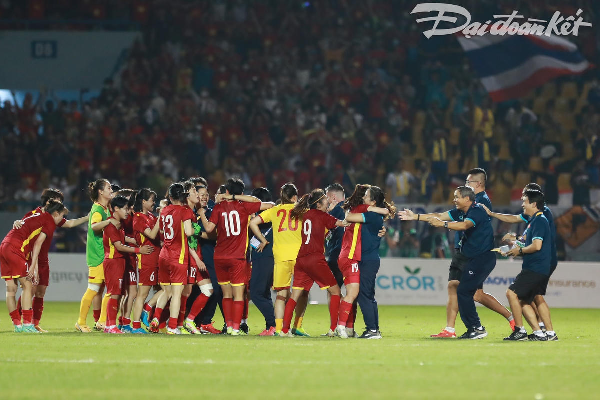 Bóng đá nữ VIệt Nam đã đánh bại đối thủ đến từ Thái Lan với tỉ số 1-0 để bảo vệ thành công tấm HCV.  