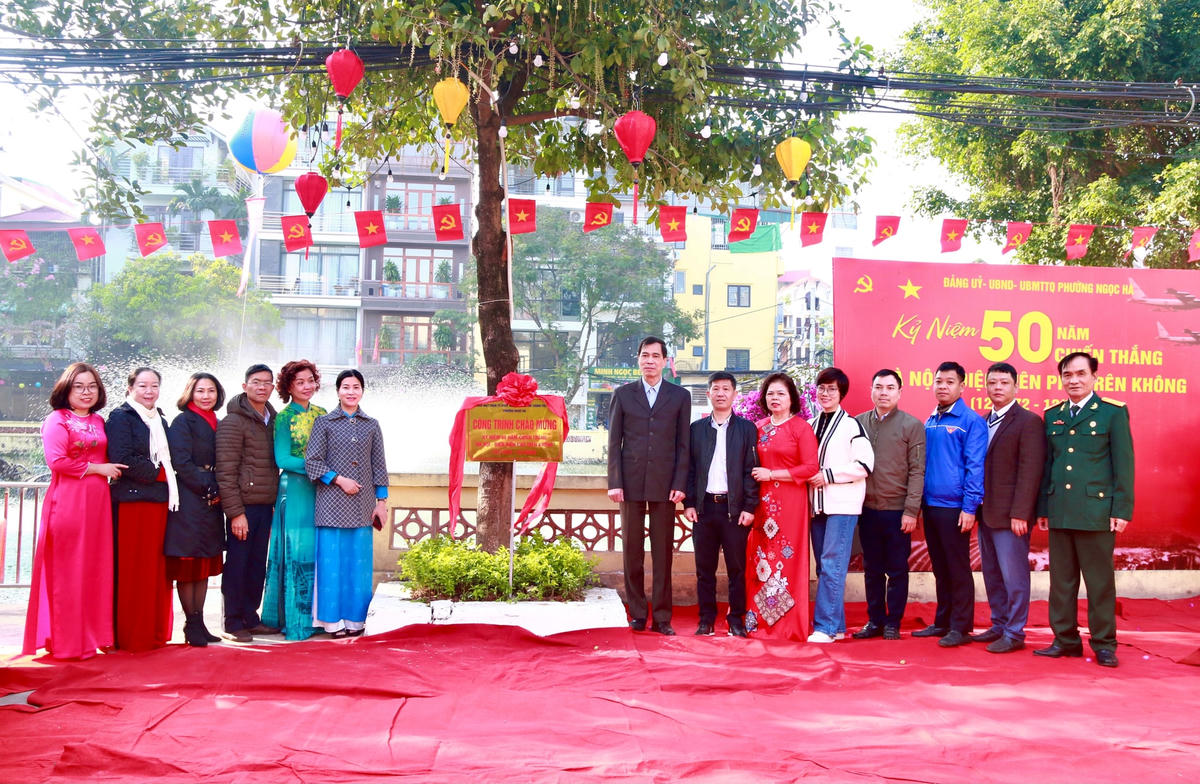Lễ khánh thành công trình Kỷ niệm 50 năm chiến thắng “Hà Nội - Điện Biên Phủ trên không” tại phường Ngọc Hà.