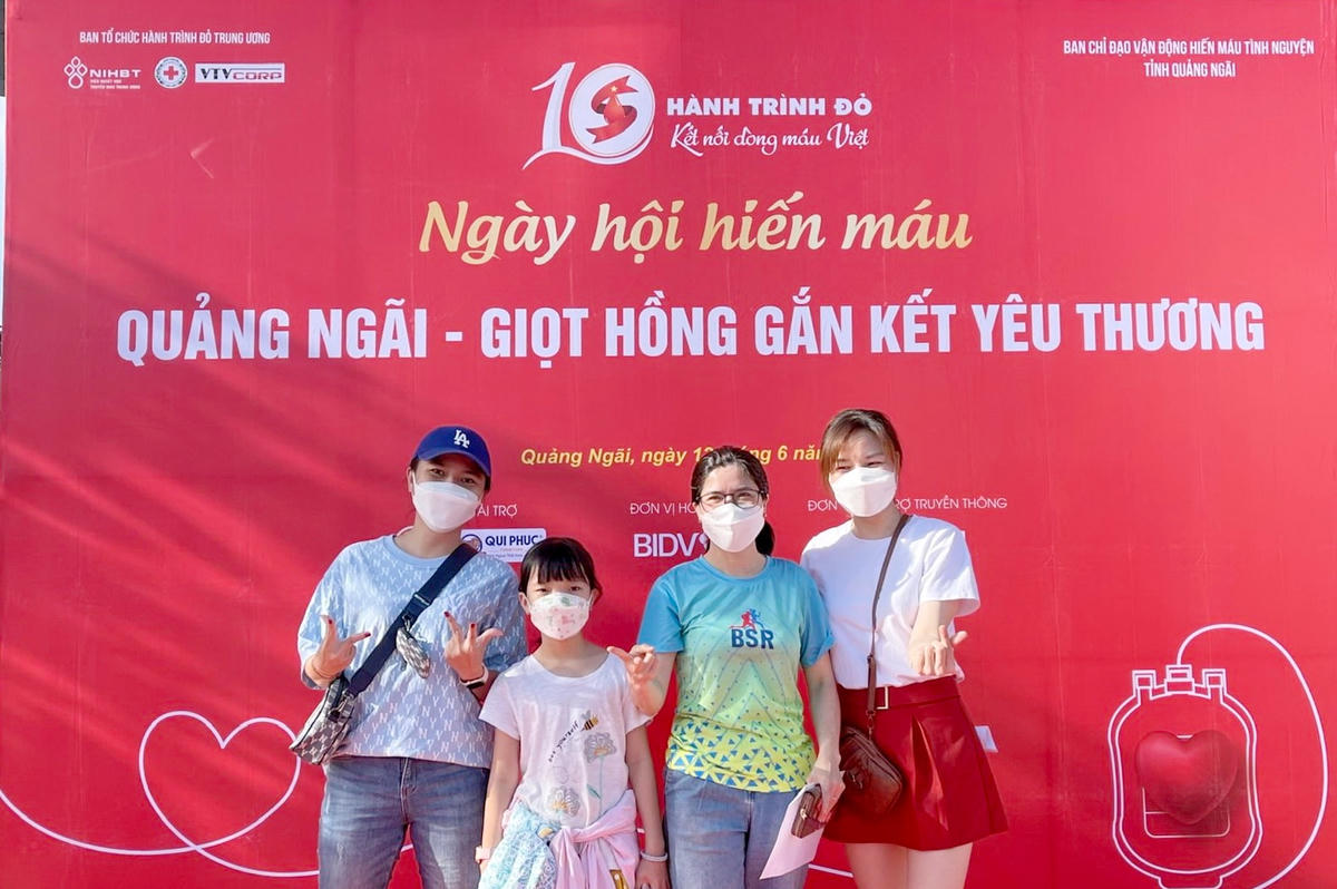 Tình nguyện viên Câu lạc bộ “Ngân hàng máu sống” BSR luôn sẵn sàng tham gia hiến máu cứu người.