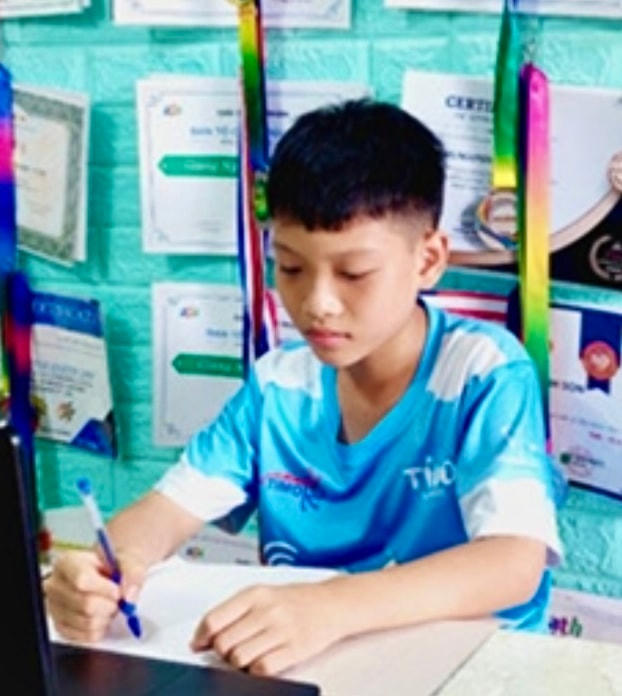 Em Giàng Nguyễn Khánh Sơn.  