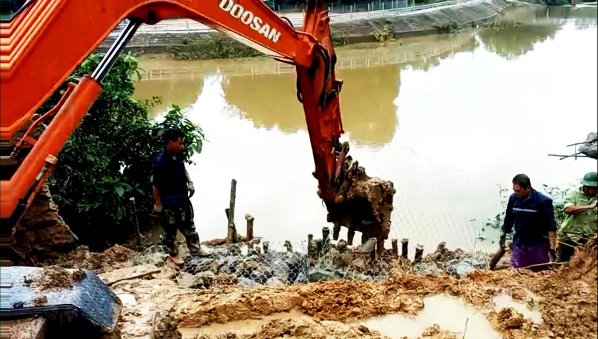 Việc gia cố trước mắt chỉ là phương án tạm thời để ngăn nguy cơ sạt lở bờ sông lan rộng.