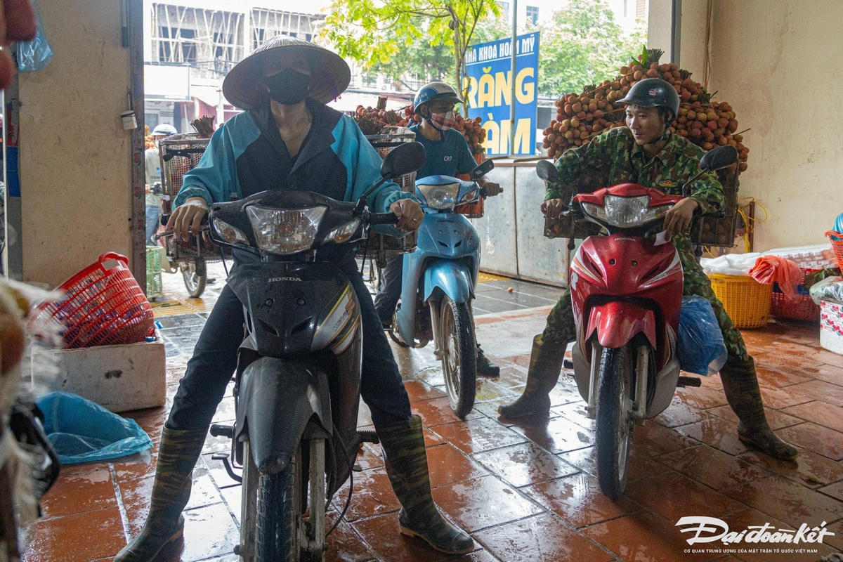 ban_vai-le-khanh2.jpg