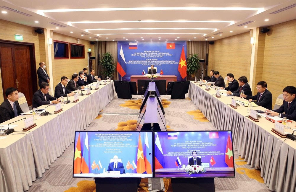 Phó Thủ tướng Lê Văn Thành, Chủ tịch Phân ban Việt Nam họp hẹp trực tuyến với Phó Thủ tướng Liên bang Nga Chernyshenko, Chủ tịch Phân ban Nga, trong khuôn khổ Khóa họp lần thứ 23 của Ủy ban liên Chính phủ Việt Nam-Liên bang Nga về hợp tác kinh tế-thương mại và khoa học-kỹ thuật, chiều 29/10/2021. (Ảnh: Phạm Kiên/TTXVN).