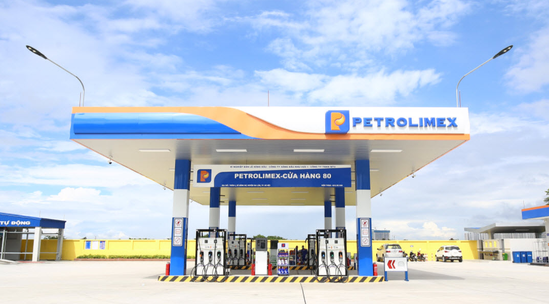 Petrolimex dự kiến giảm chỉ tiêu lợi nhuận năm 2022 từ 3.060 tỷ đồng xuống 300 tỷ đồng. Ảnh minh họa: Petrolimex