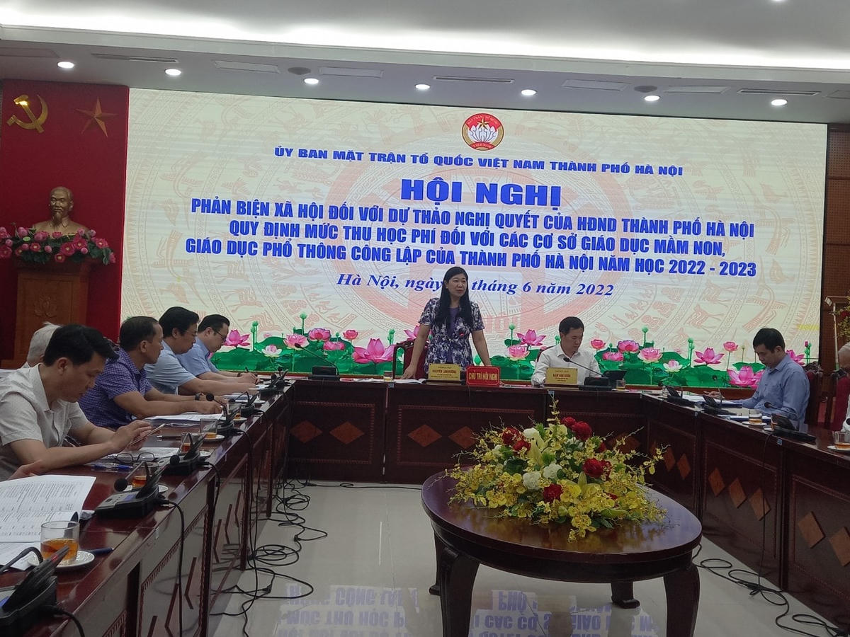 Quang cảnh hội nghị phản biện.