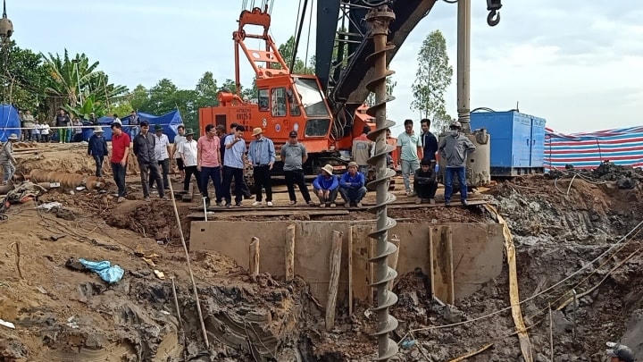 Vụ bé trai lọt trụ sâu 35m tại Đồng Tháp: Công tác cứu hộ vẫn tiếp tục trong trưa 2/1