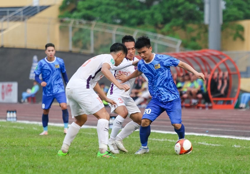 Dù thi đấu cố gắng nhưng CLB Huế (áo xanh) đã sớm dừng bước ở Cúp quốc gia 2023. Ảnh: Bá Trí.