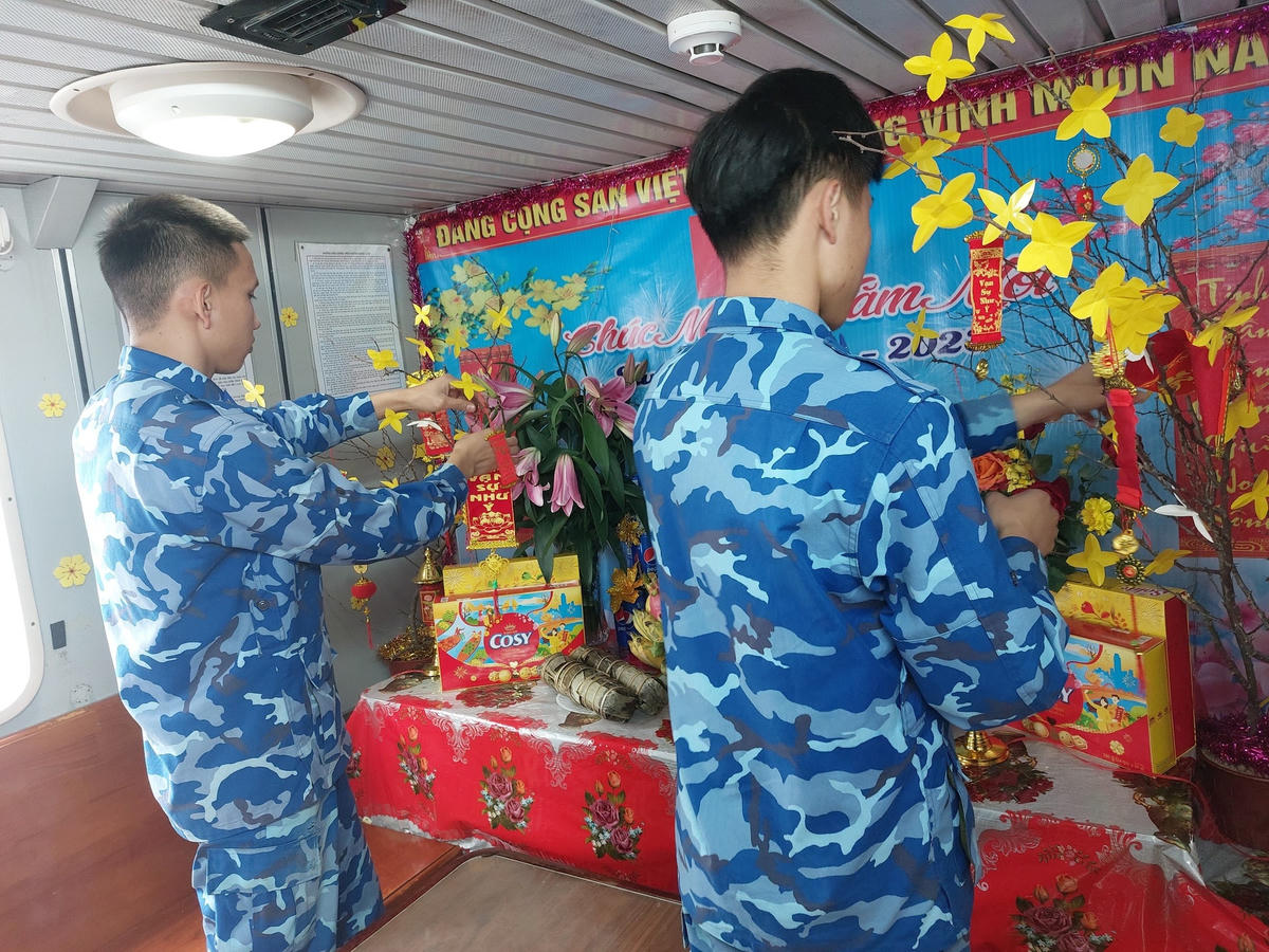 Chiến sĩ của Hải đoàn 21 trang trí tại Hội thi.