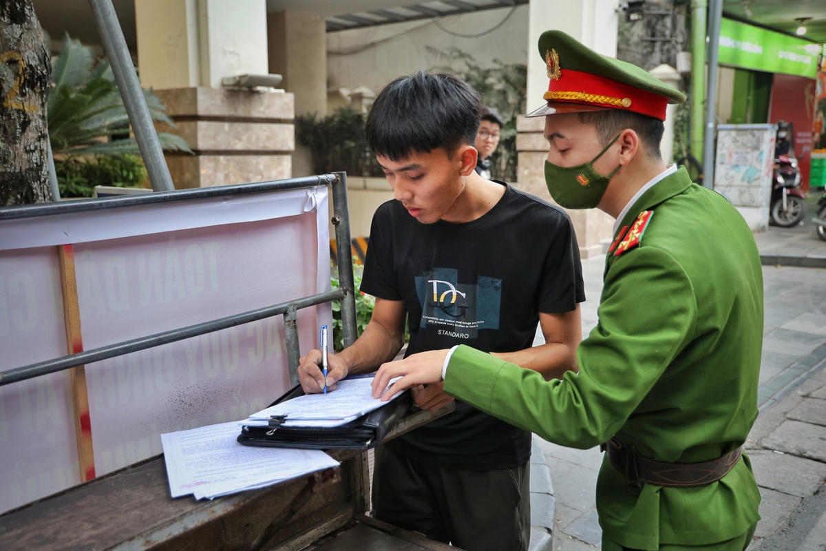 Người vi phạm bị lực lượng chức năng xử lý quyết liệt.