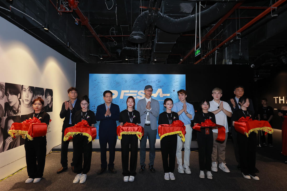 Cắt băng khai mạc Triển lãm “D’festa".