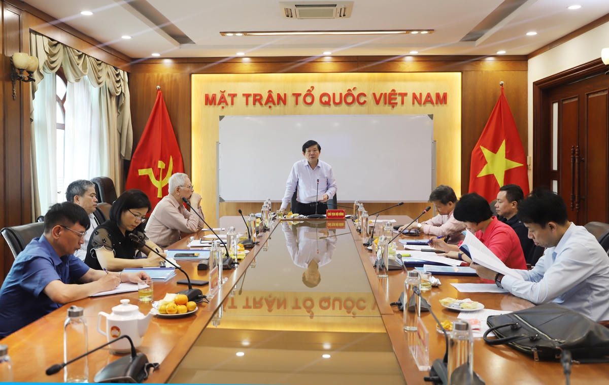 Phó Chủ tịch Nguyễn Hữu Dũng chủ trì Hội đồng nghiệm thu.